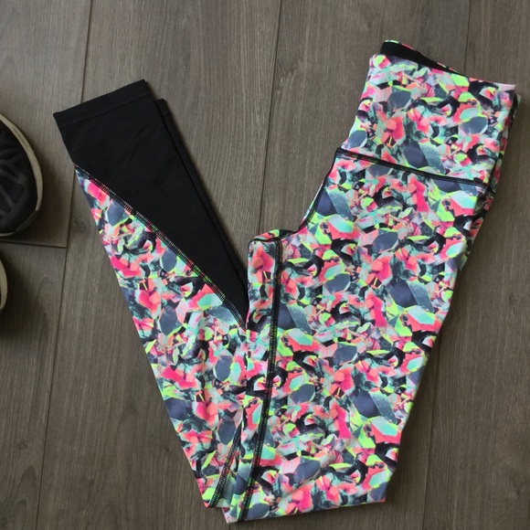 Victoria's Secret Pants - VSX Knockout Tight/Active Legging